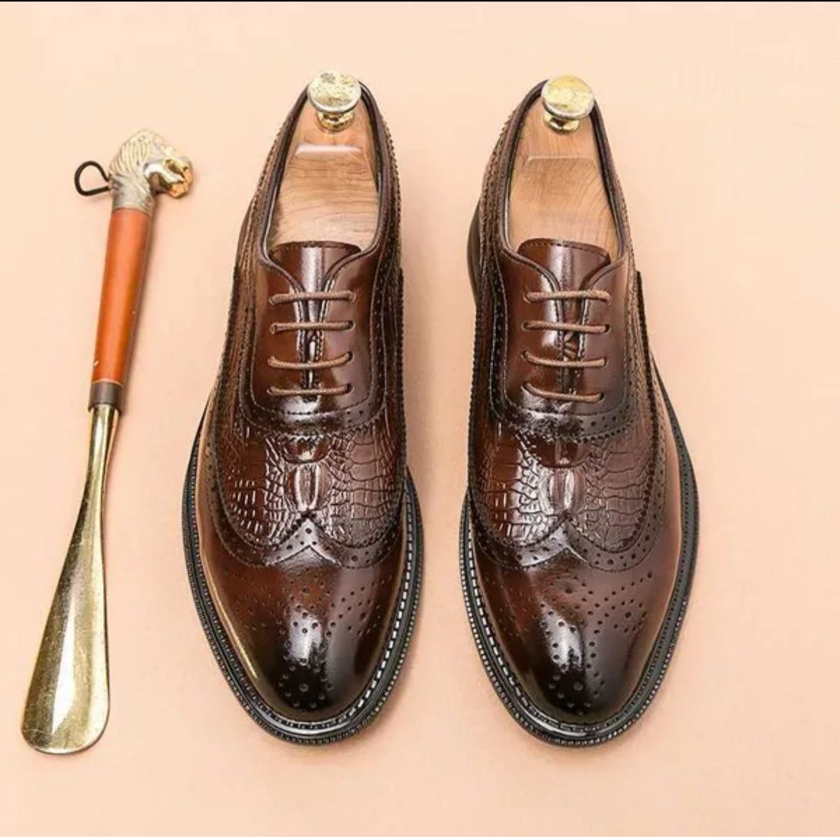 Luxury Men Brog Dress Shoes Men Suit Chaussures décontractées Business Cuir Chaussures