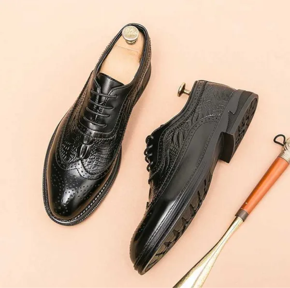 Luxury Men Brog Dress Shoes Men Suit Chaussures décontractées Business Cuir Chaussures