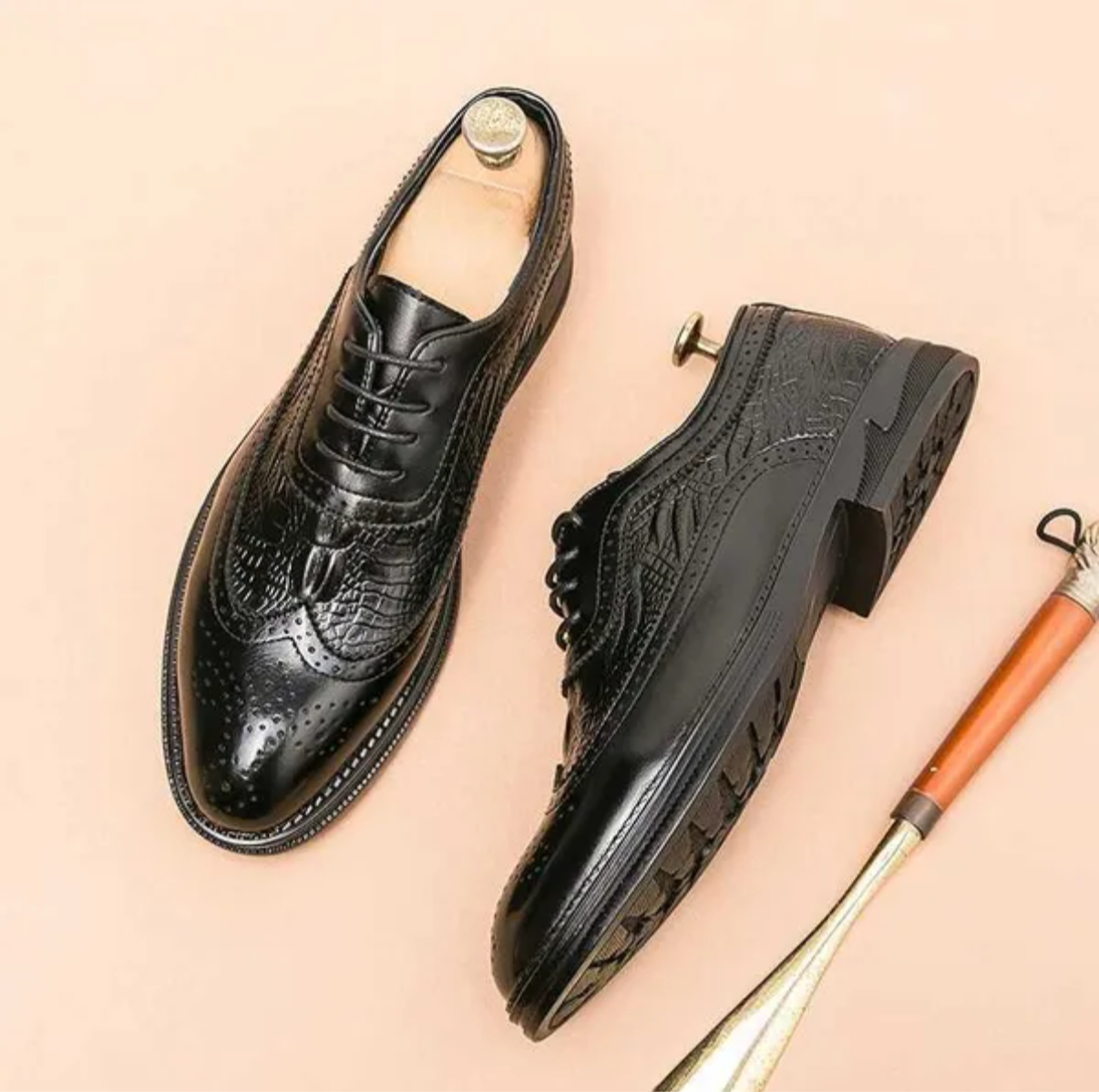 Luxury Men Brog Dress Shoes Men Suit Chaussures décontractées Business Cuir Chaussures