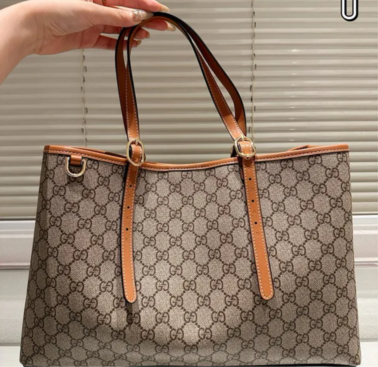cabas Gucci GG Emblem maxi format