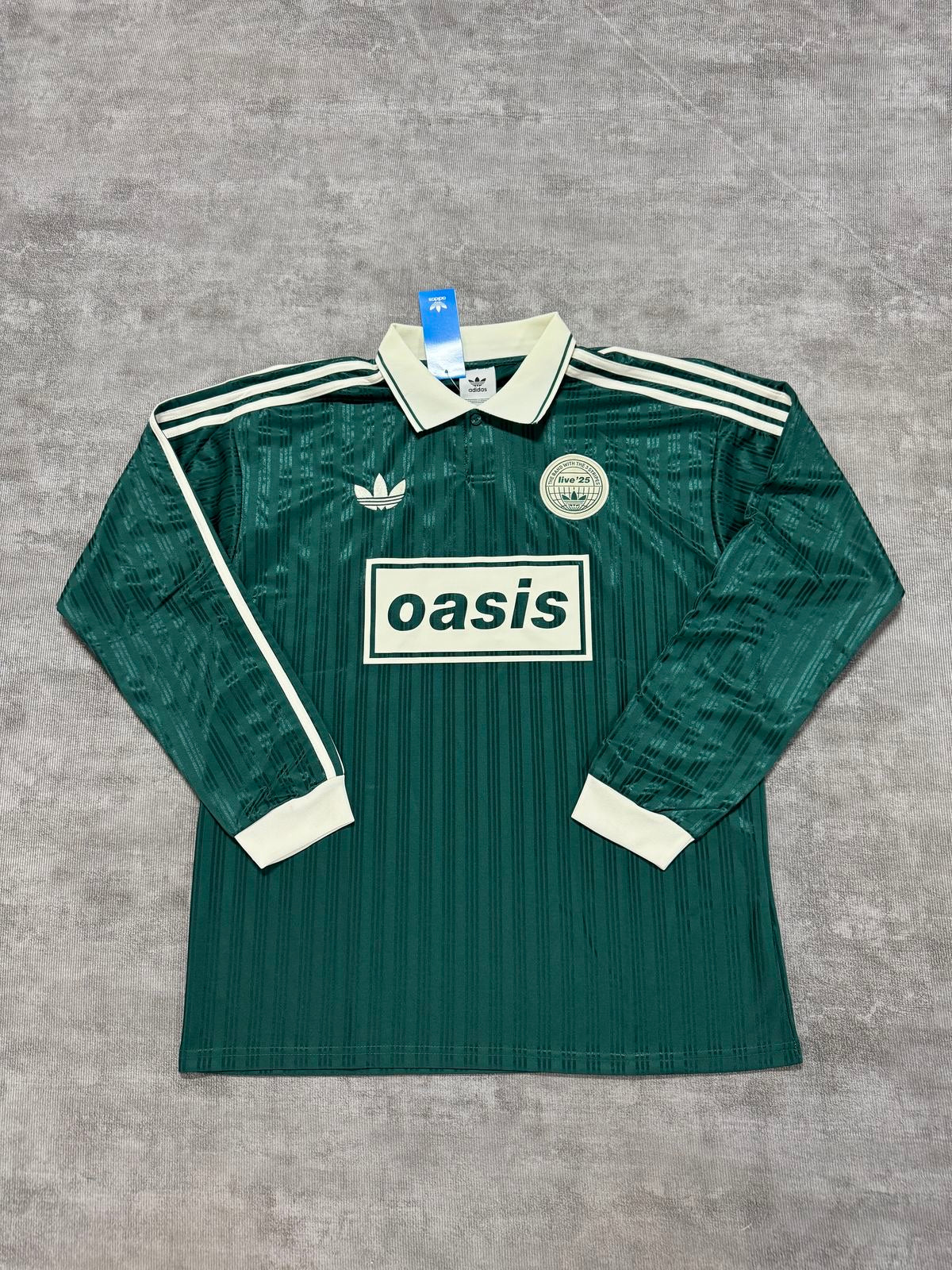 Adid x Oasis Tour en jacquard