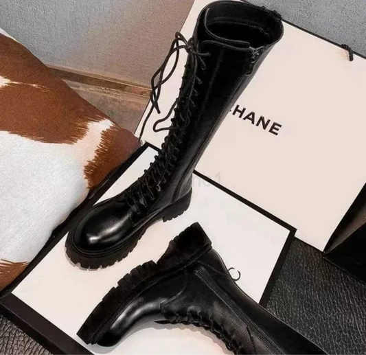 bottes hautes en cuir noir avec des lacets
