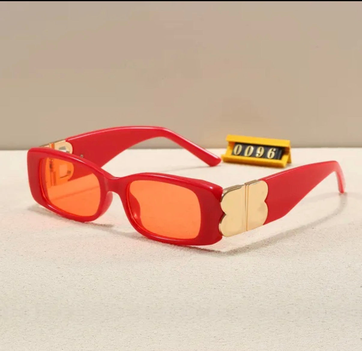 lunettes de soleil  modèle Balenciaga BB0096$