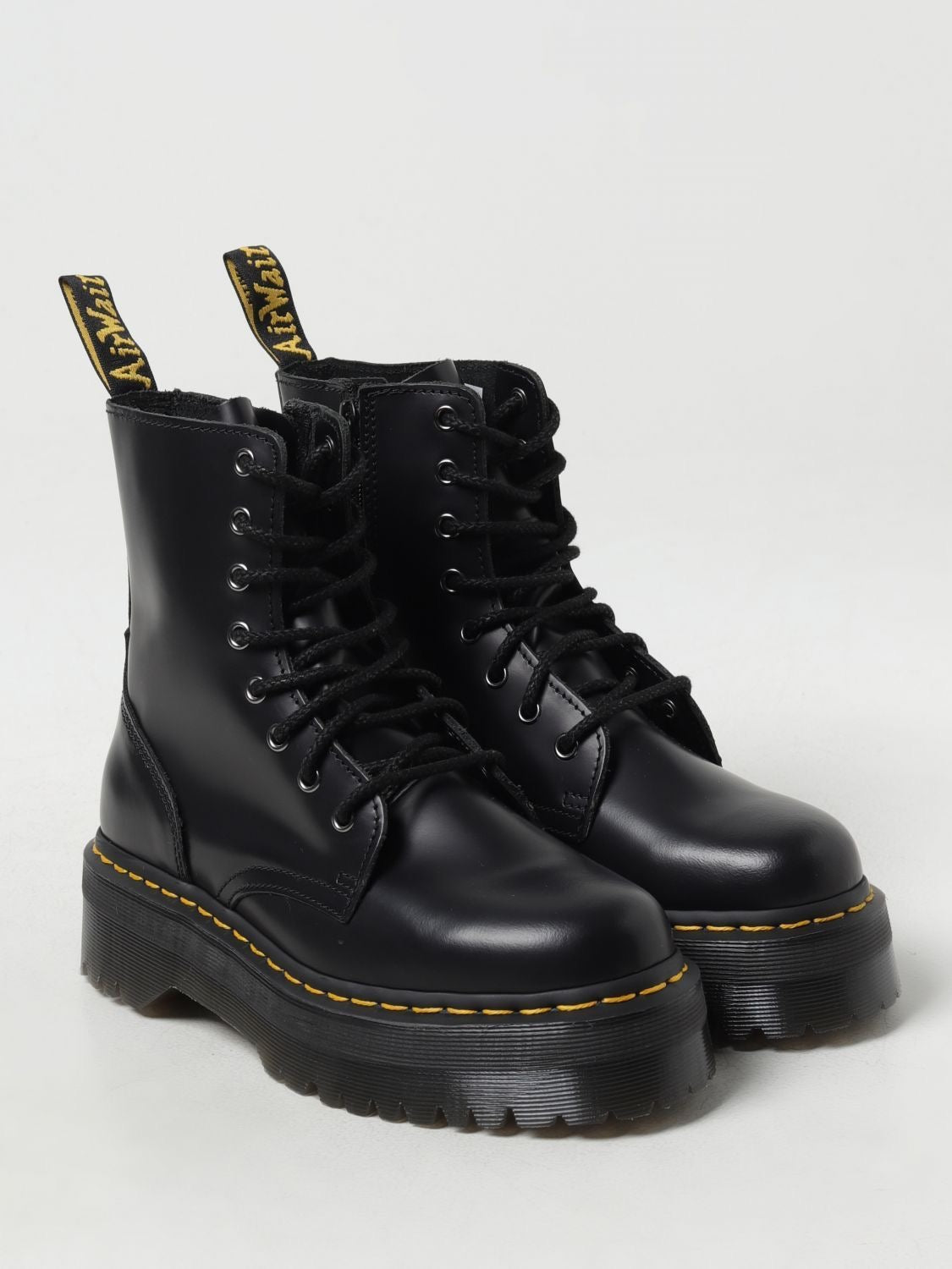 Bottines plateforme noires à lacets contrastés, style audacieux et tendance