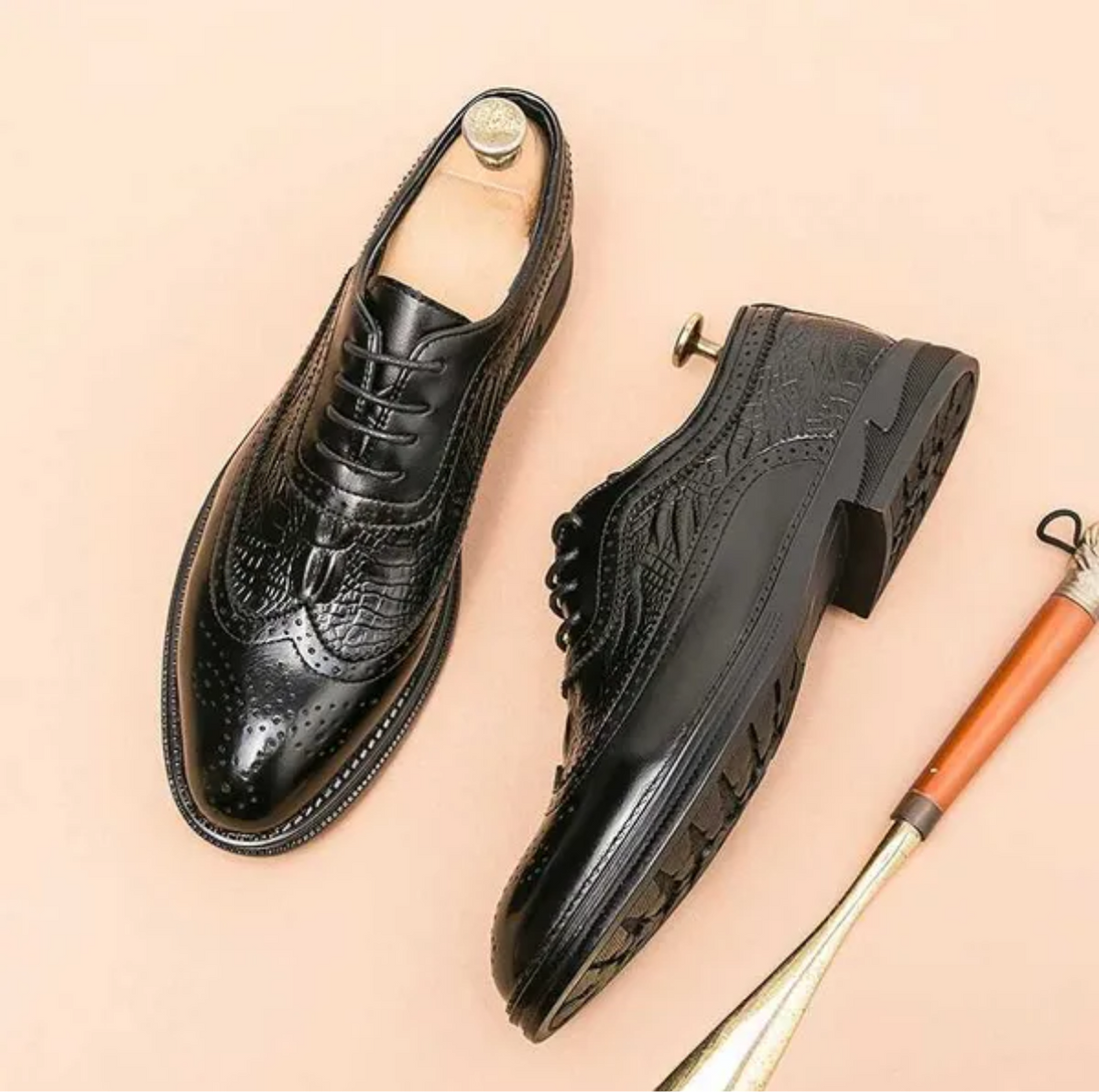 Luxury Men Brog Dress Shoes Men Suit Chaussures décontractées Business Cuir Chaussures