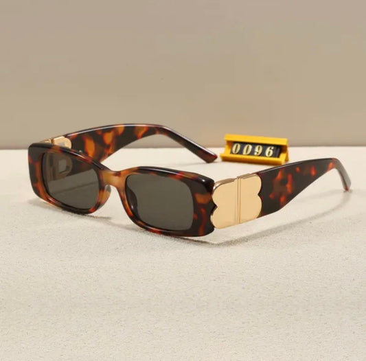 lunettes de soleil  modèle Balenciaga BB0096$