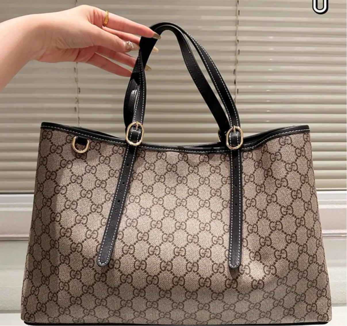 cabas Gucci GG Emblem maxi format