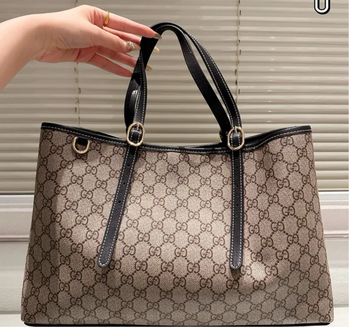 cabas Gucci GG Emblem maxi format