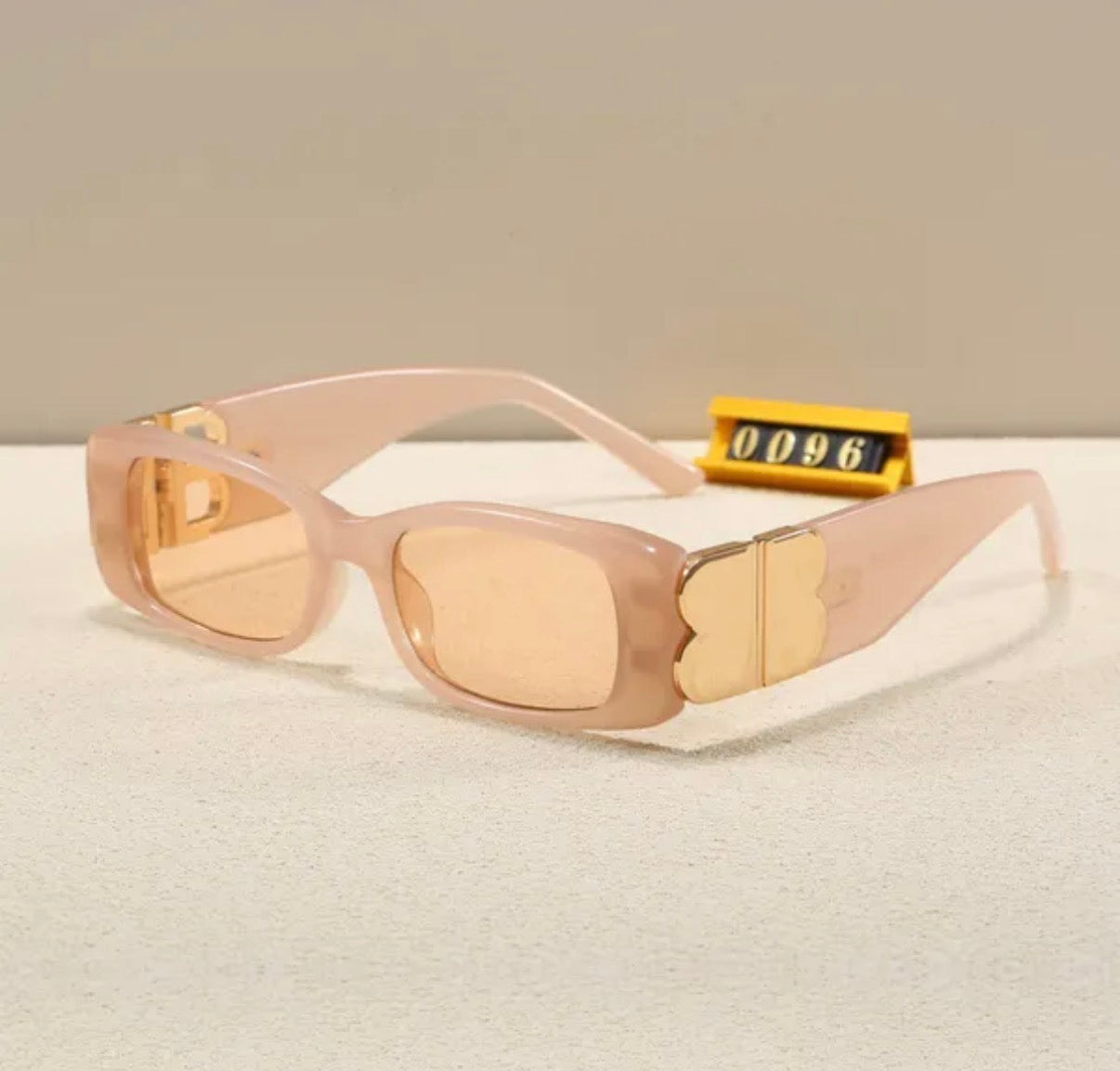lunettes de soleil  modèle Balenciaga BB0096$
