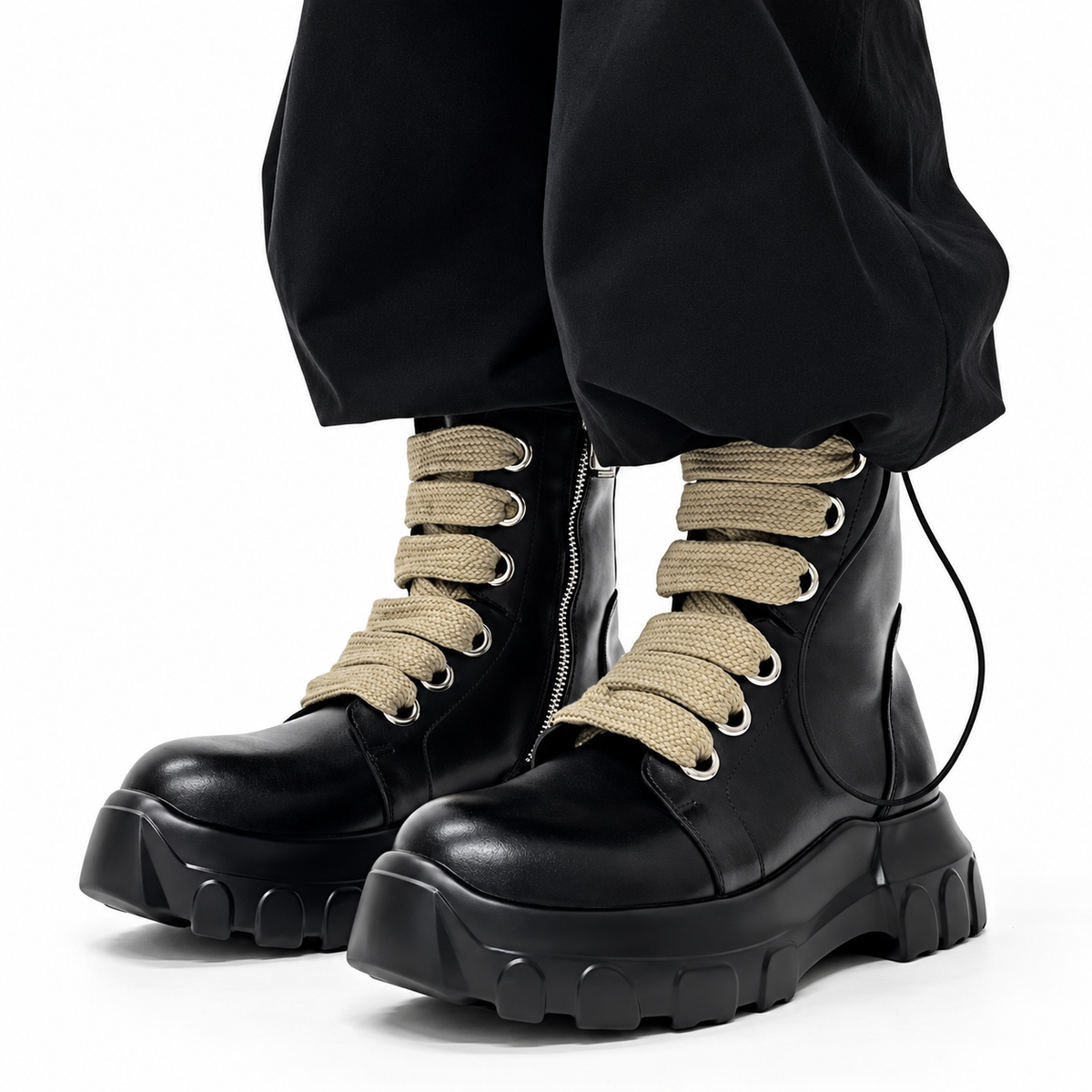 Bottines noires à plateforme et lacets larges beiges