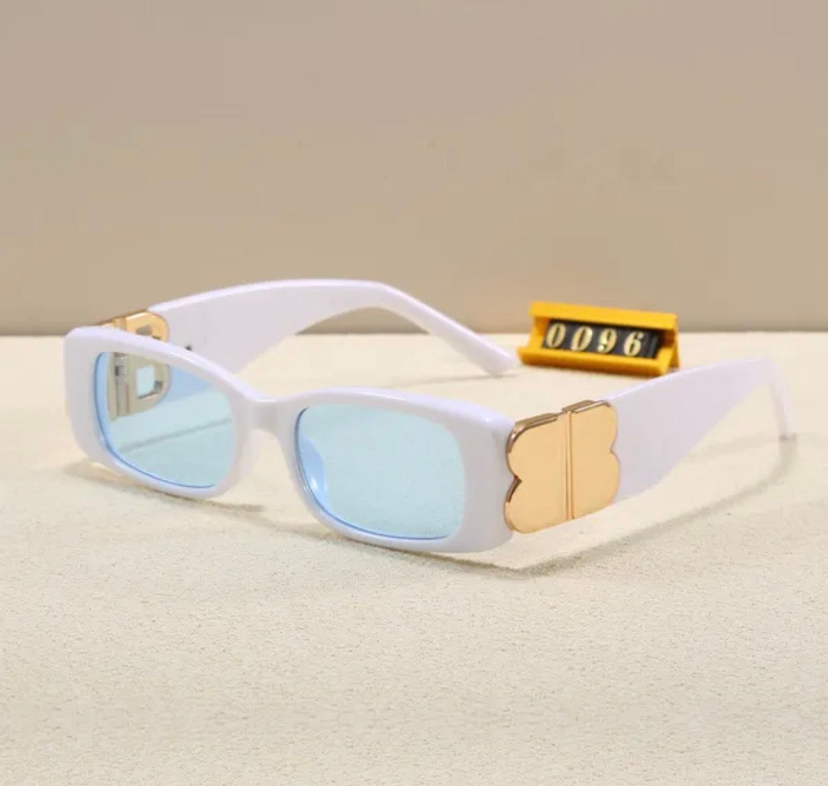 lunettes de soleil  modèle Balenciaga BB0096$