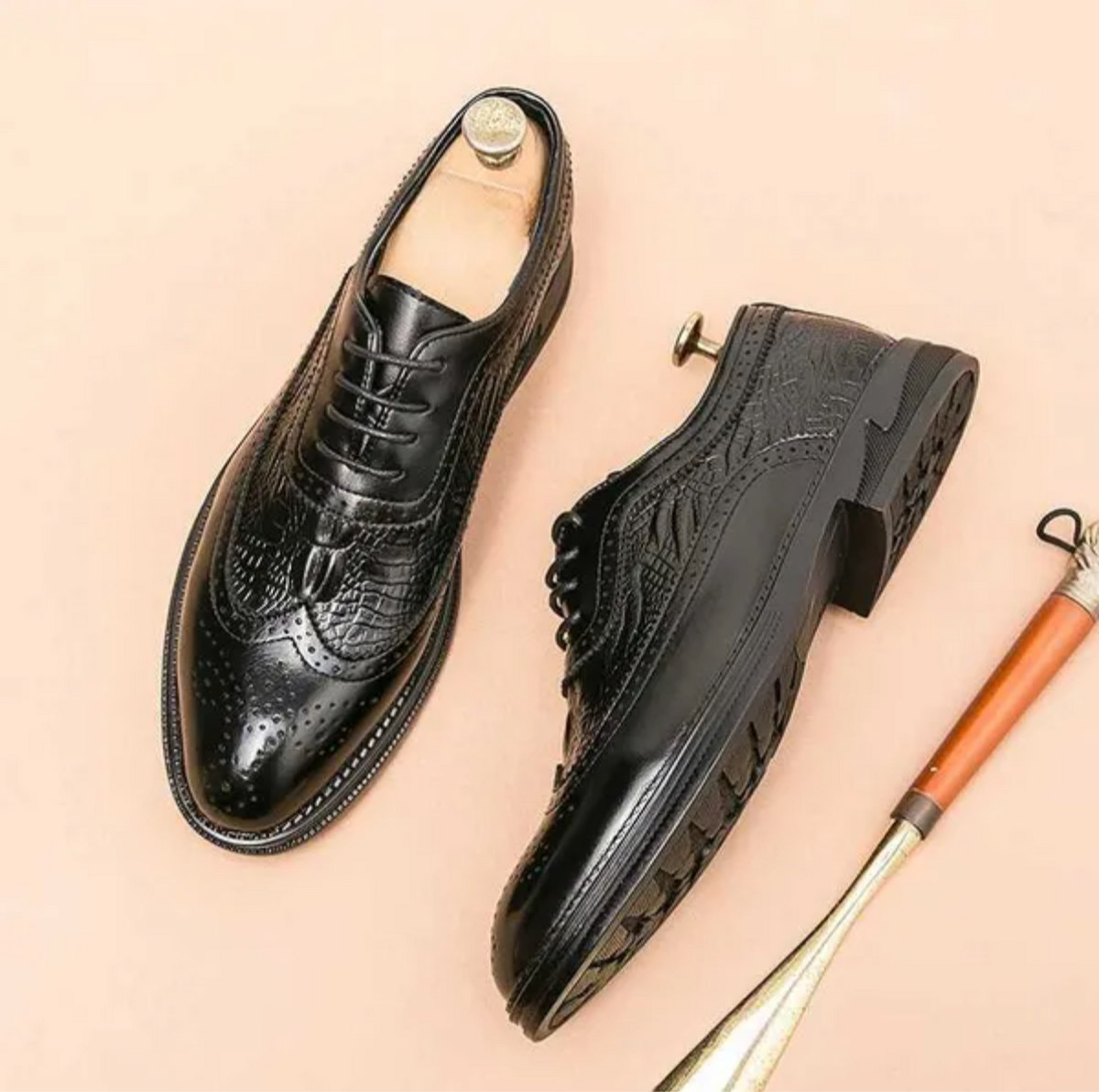Luxury Men Brog Dress Shoes Men Suit Chaussures décontractées Business Cuir Chaussures