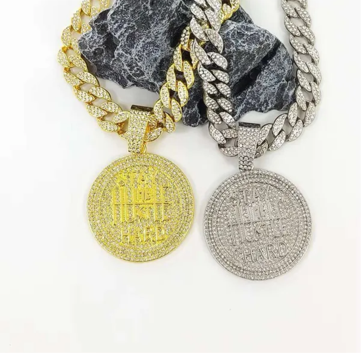 Pendant en alliage pour diverses occasions