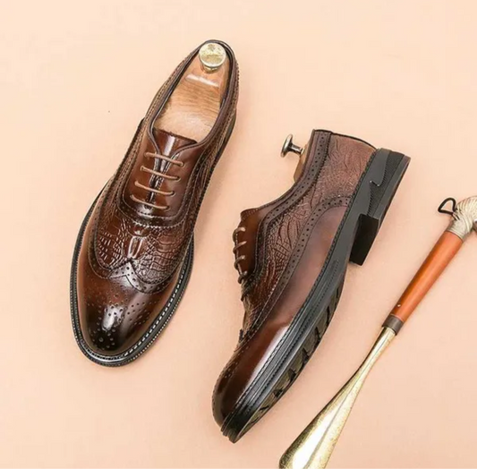 Luxury Men Brog Dress Shoes Men Suit Chaussures décontractées Business Cuir Chaussures
